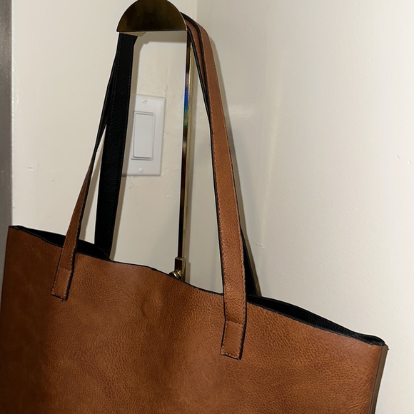 BEAUTIFUL BROWN LEATHER CARRY ALL! A MUST HAVE!! - Picture 4 of 14
